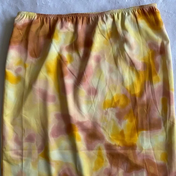 Marc New York Andrew Marc Satin Retro Print A-Line Maxi Skirt With Front Slit - Picture 3 of 10